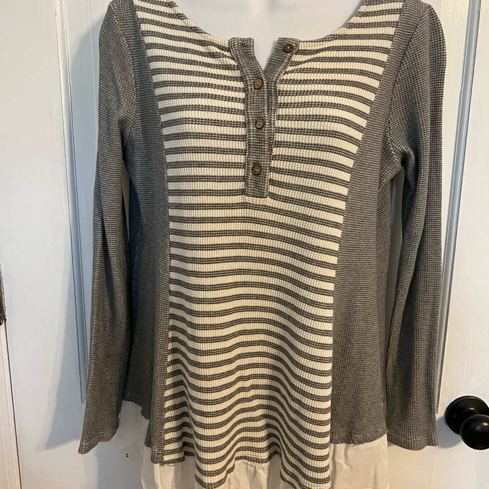 Grey and cream top